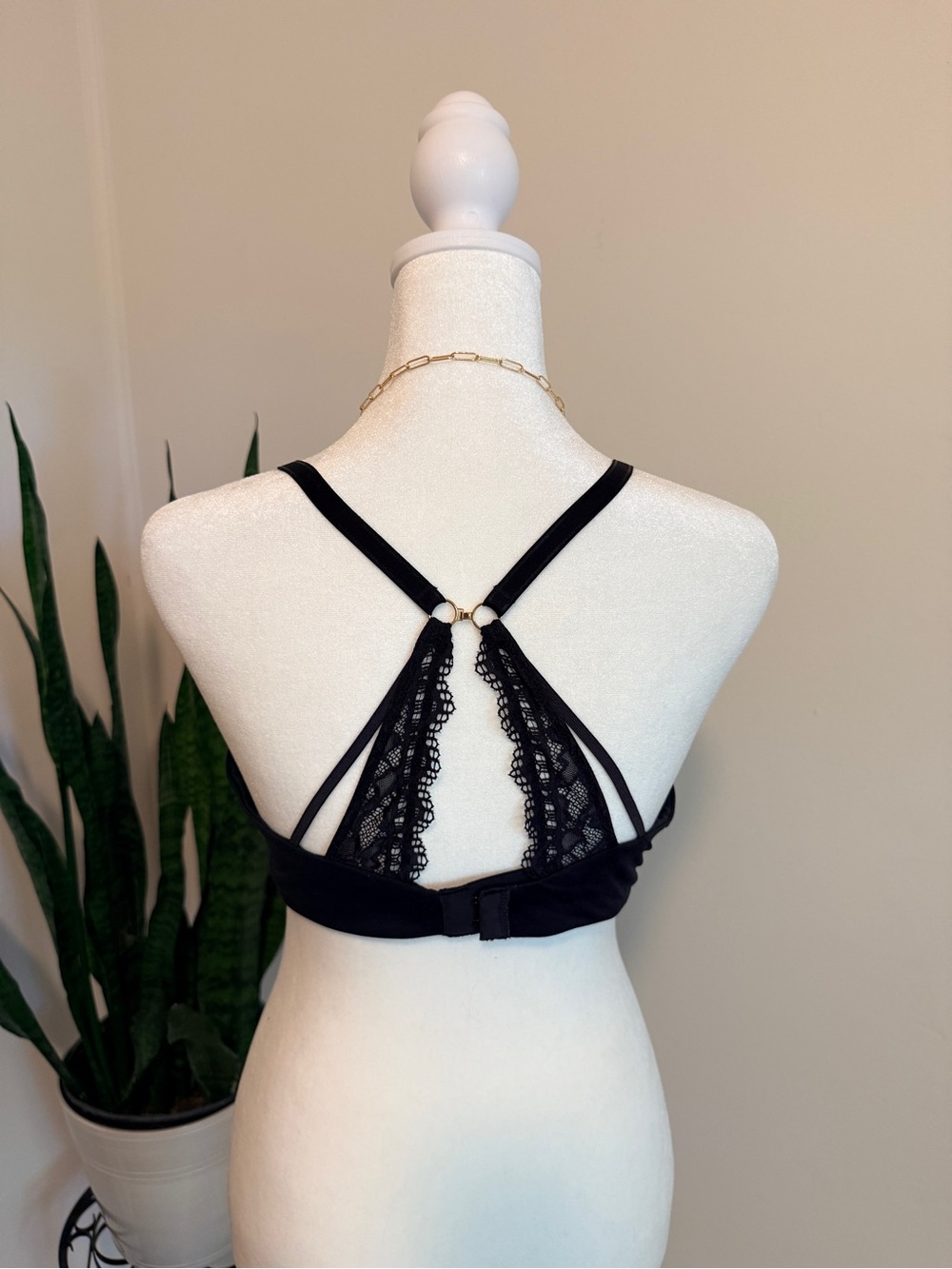Soma | Embraceable Enchanting Lace J-Hook Bras in Black & Beige - Picture 10 of 11